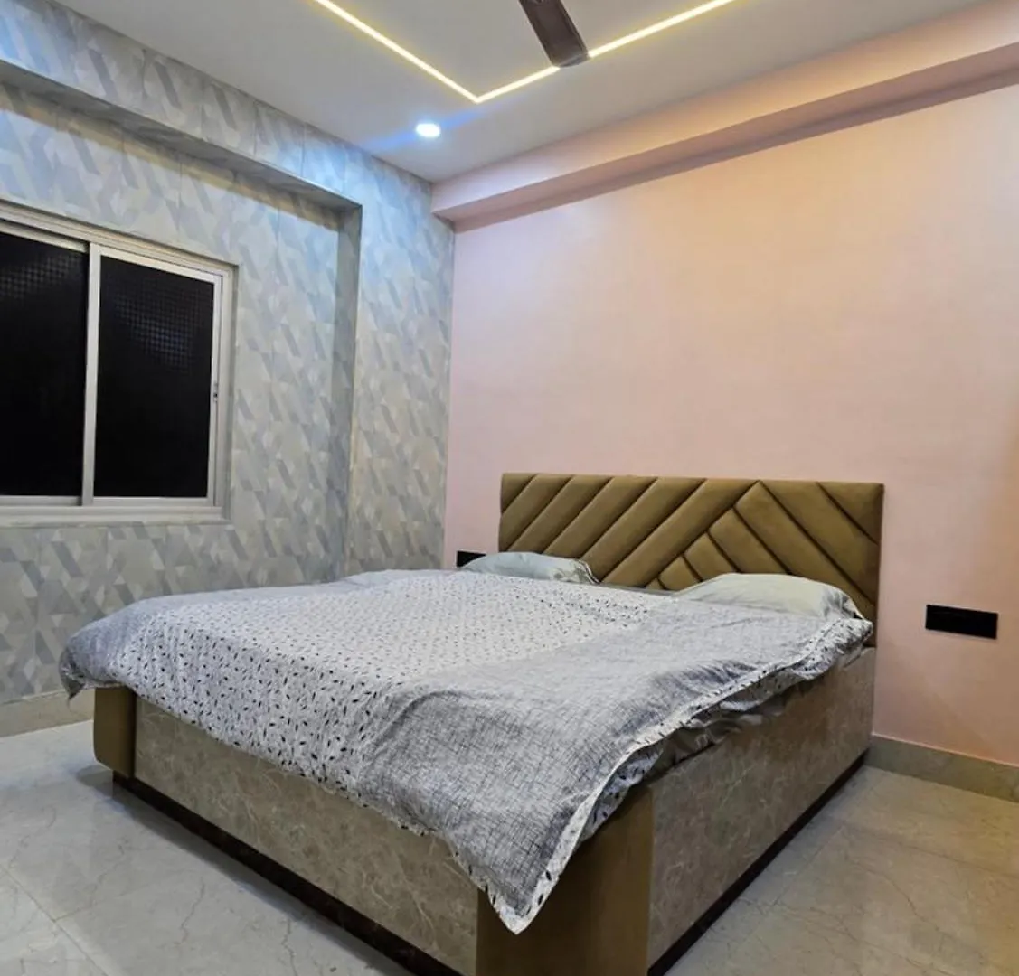 ורנאסי Your Home In The Holy City